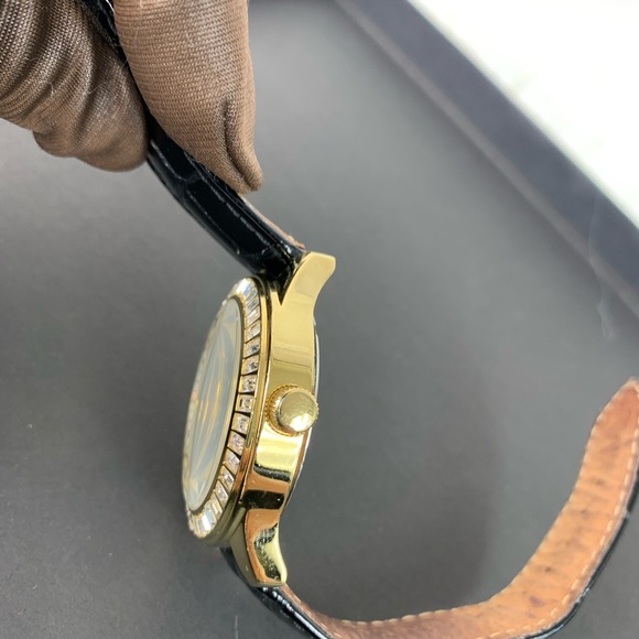 Guess watch women gold tone - Picture 5 of 9